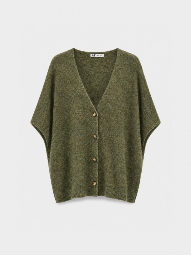 Knitted jacket with batwing sleeves Knitted jacket with batwing sleeves