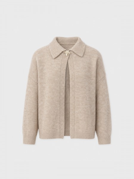 Knitted jacket with collar