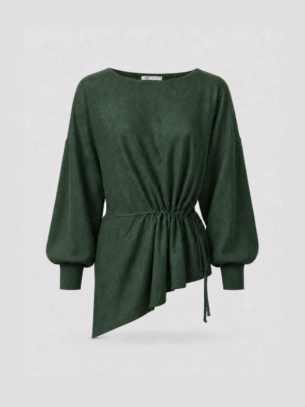 Pull tricot� � taille ajustable.