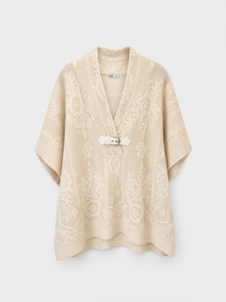 Knitted poncho with buckle