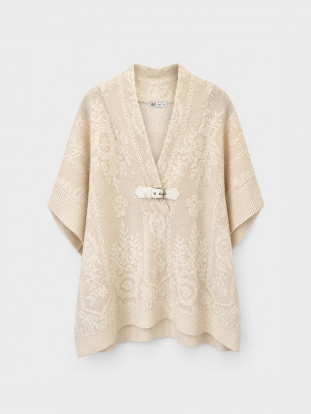 Knitted poncho with buckle
