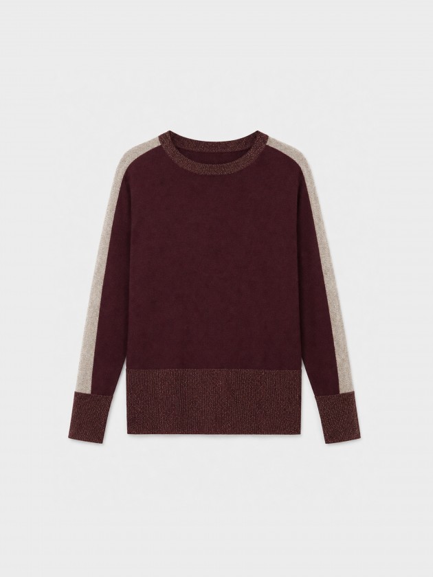 Pull tricoté avec du lurex. Pull tricoté avec du lurex.