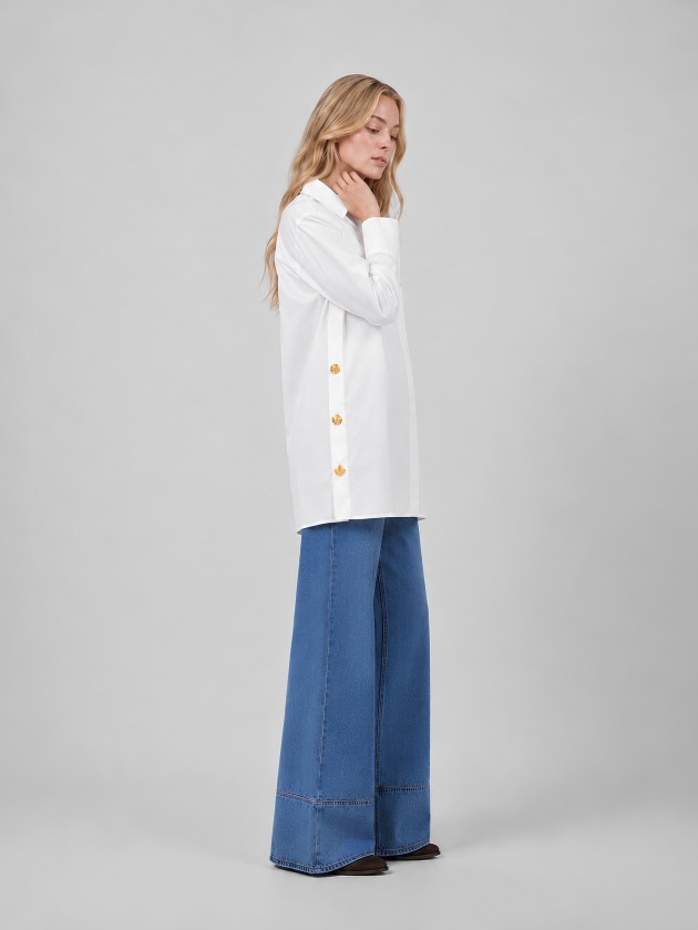 Cotton shirt with gold buttons on the side. Cotton shirt with gold buttons on the side.