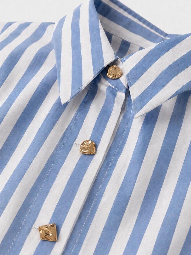 A shirt with rich, metallic buttons. A shirt with rich, metallic buttons.