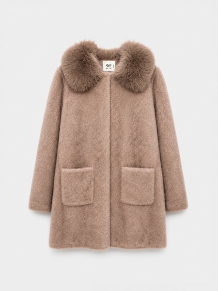 Manteau � col en fourrure