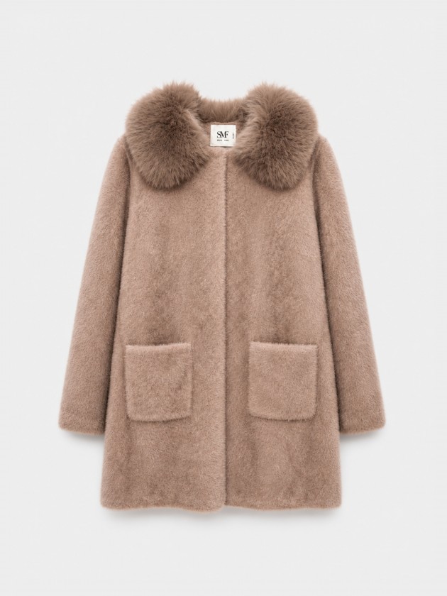 Coat with fur collar Coat with fur collar