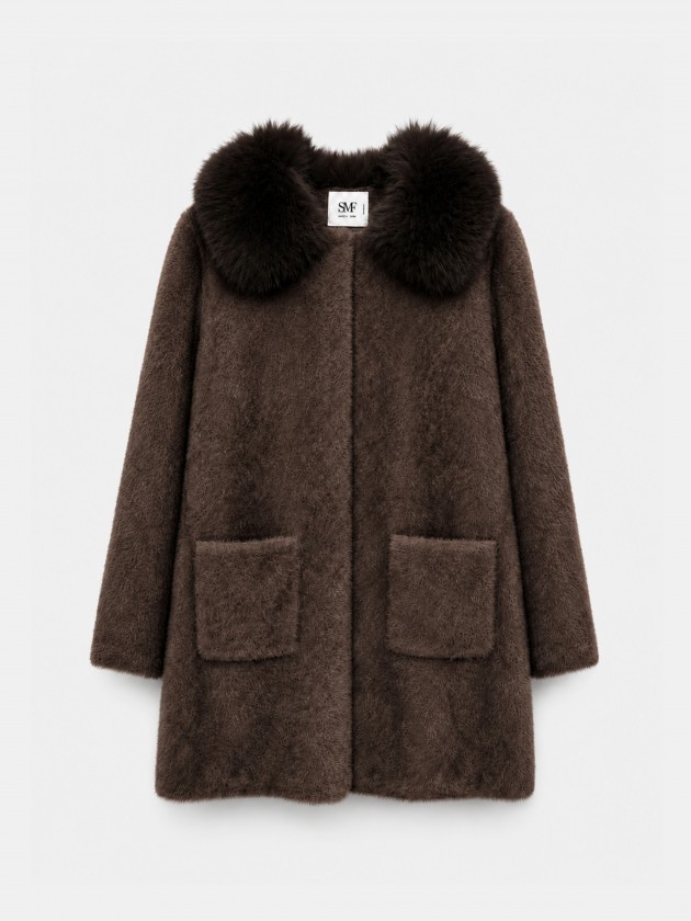 Coat with fur collar Coat with fur collar