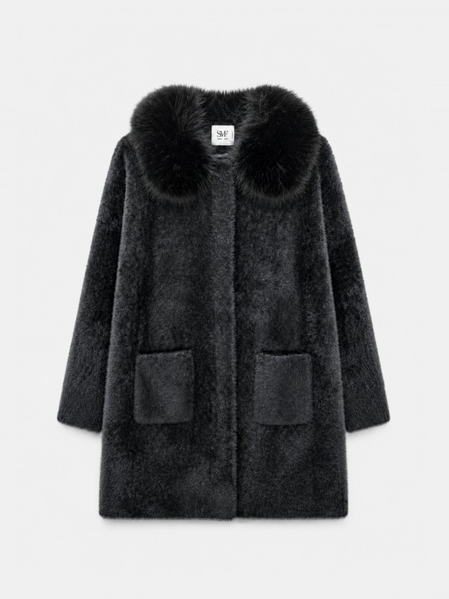 Coat with fur collar Coat with fur collar