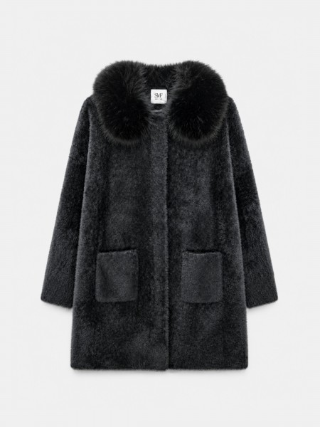 Coat with fur collar