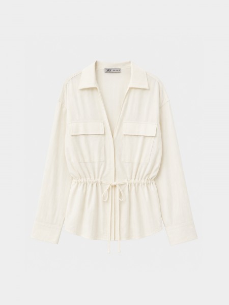 Shirt with drawstring at the waist.