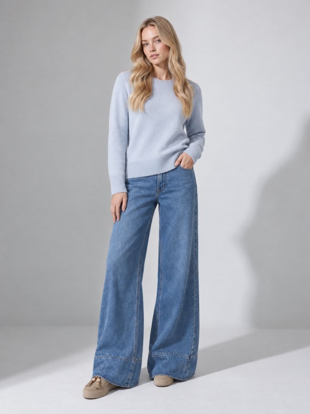 Pull tricoté avec détails en lurex. Pull tricoté avec détails en lurex.