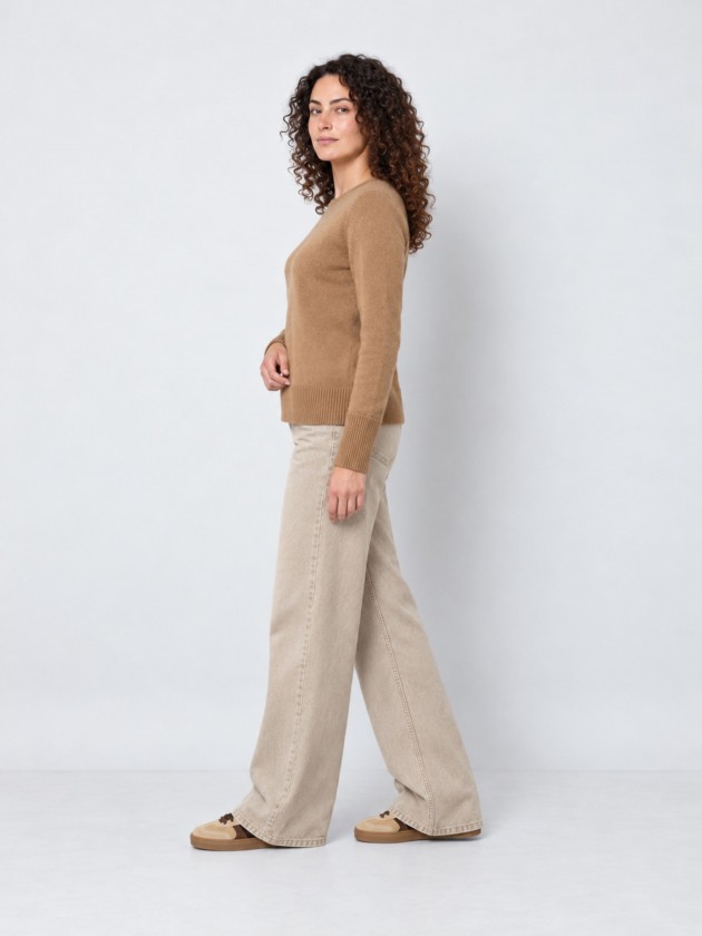 Pull tricoté avec détails en lurex. Pull tricoté avec détails en lurex.