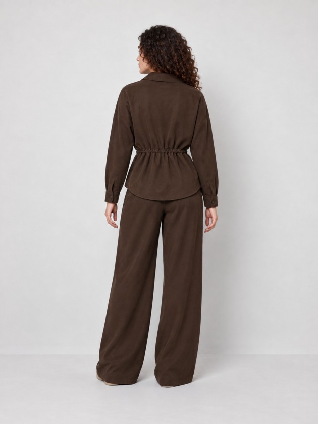 Conjunto de camisa e calças Conjunto de camisa e calças