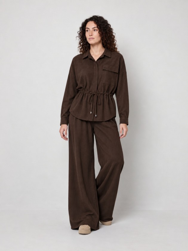 Conjunto de camisa e calças Conjunto de camisa e calças