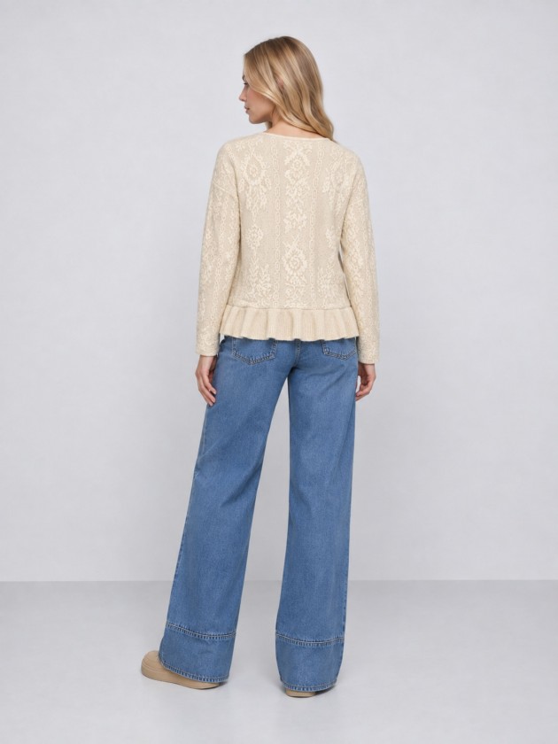 Pull tricot� � volants
