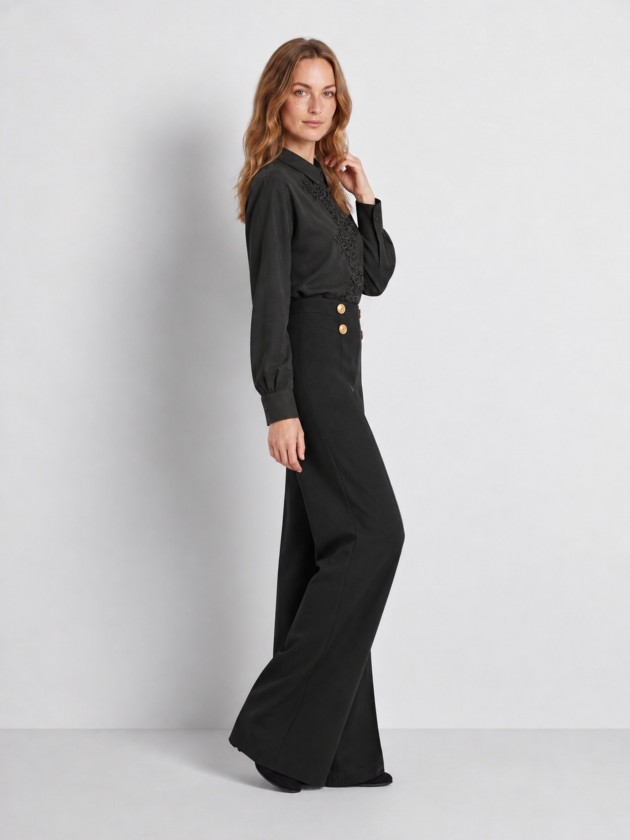 Pantalon � jambes larges avec boutons