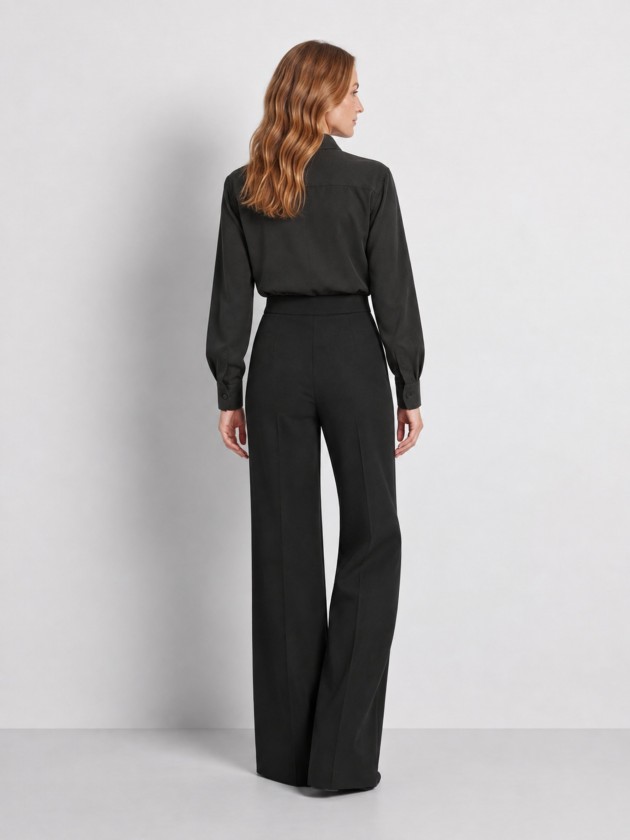 Pantalon � jambes larges avec boutons