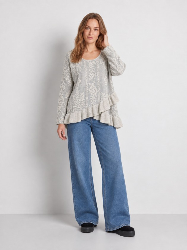 Pull tricot� � volants