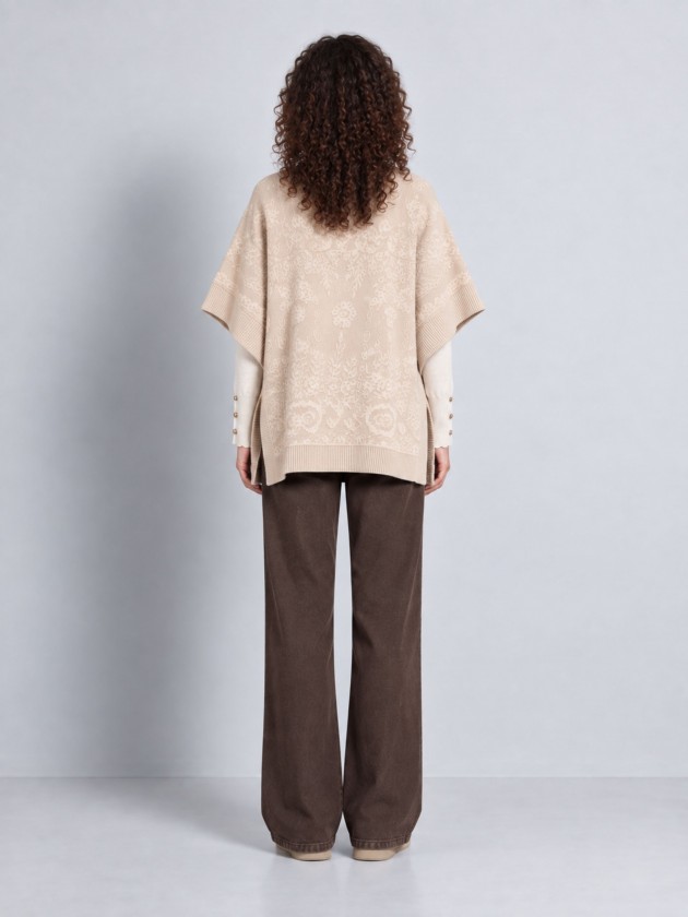 Knitted poncho with buckle