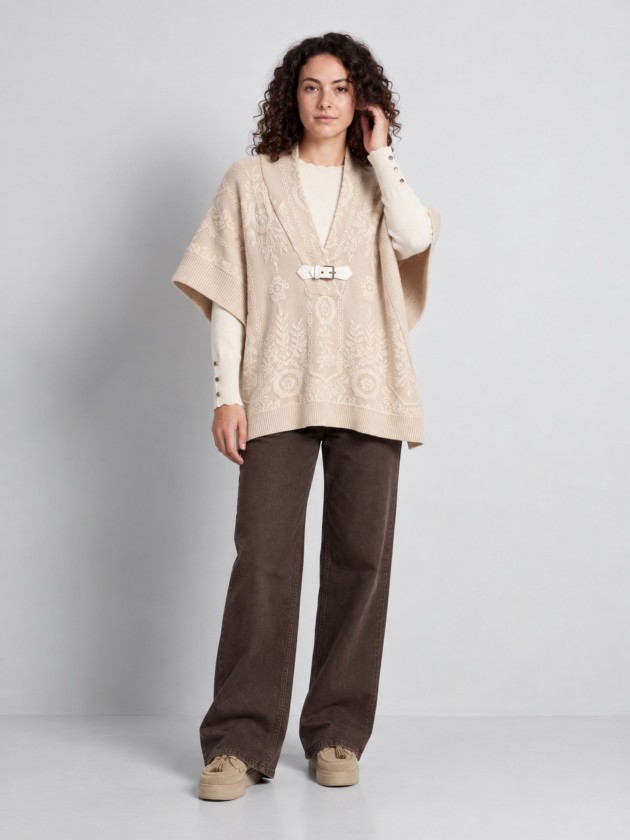 Knitted poncho with buckle