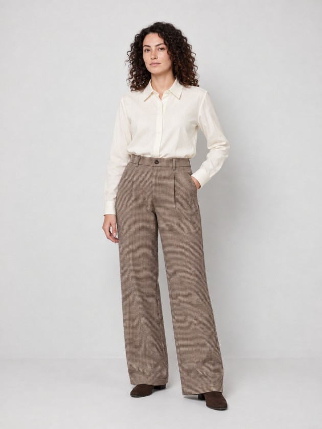 Pleated trousers with squares Pleated trousers with squares
