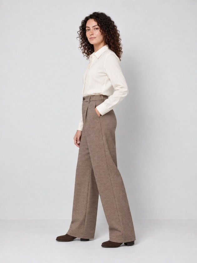 Pleated trousers with squares Pleated trousers with squares