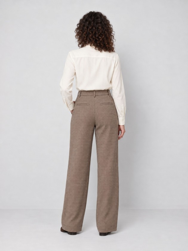 Pleated trousers with squares Pleated trousers with squares