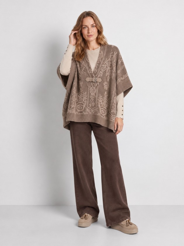 Poncho de malha com fivela