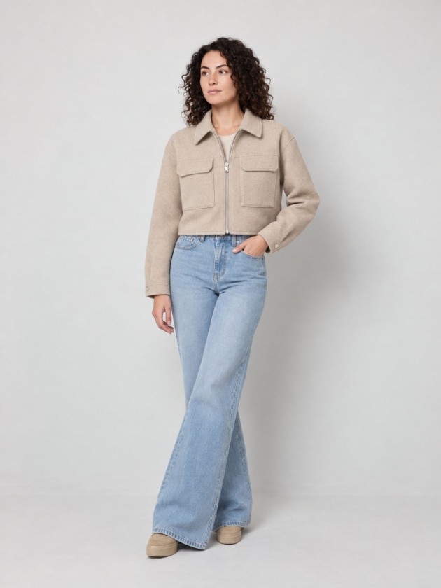 Short jacket with pockets