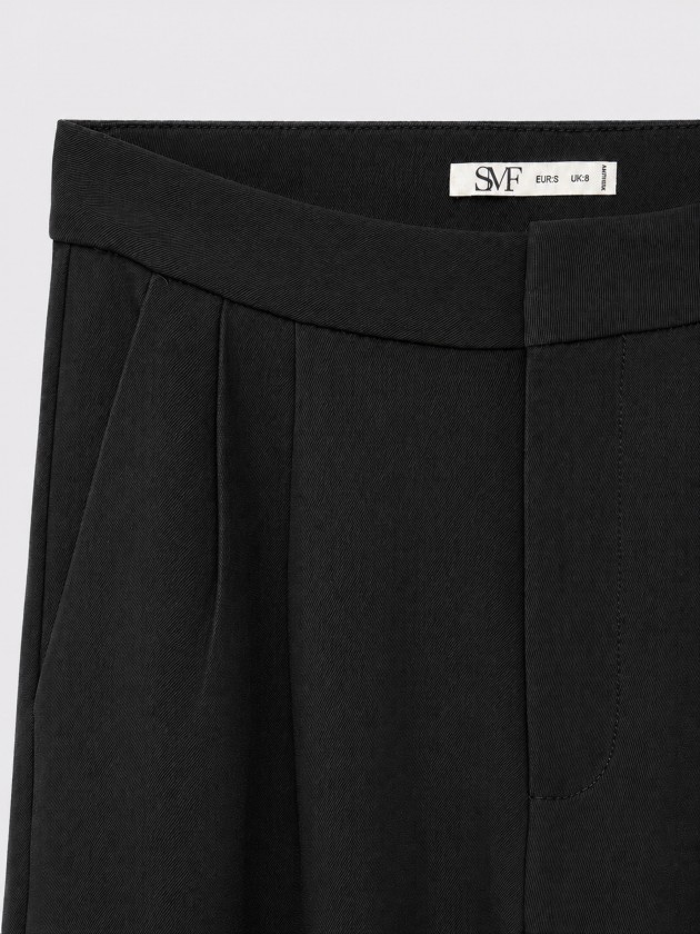 Wide leg pleated trousers Wide leg pleated trousers