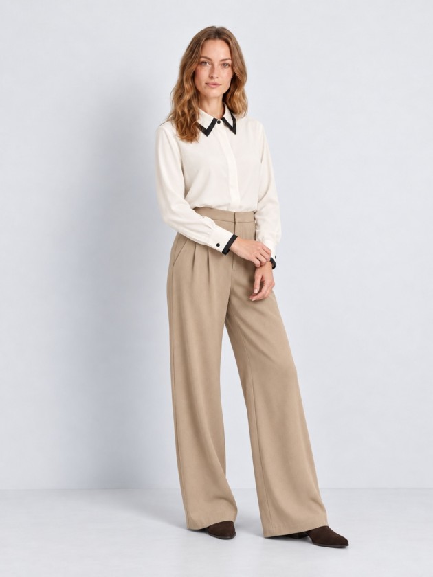 Shirt with contrasting trim.