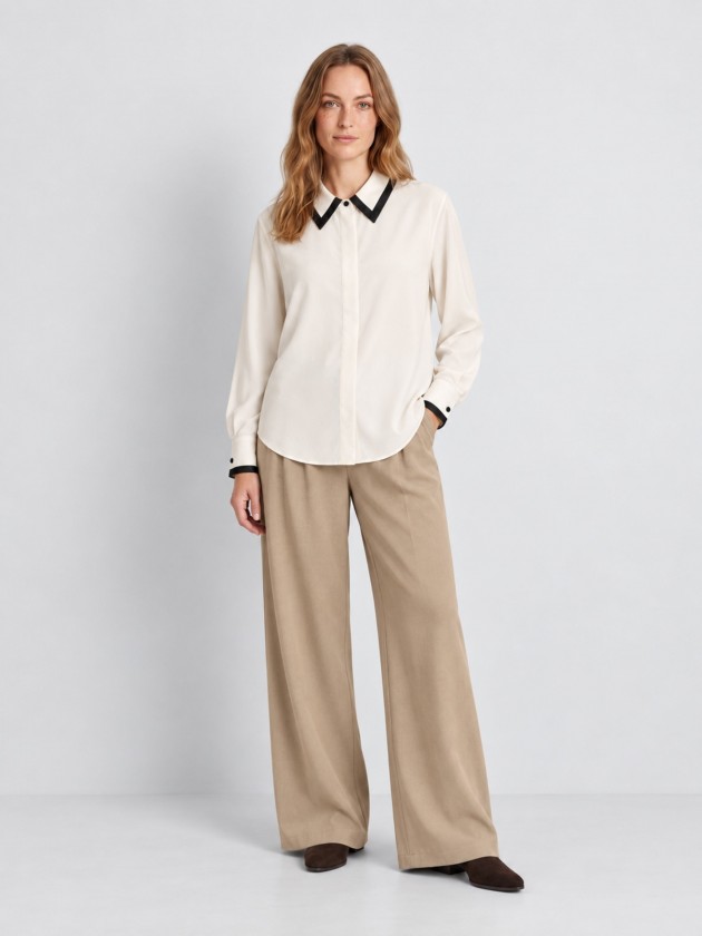 Shirt with contrasting trim.