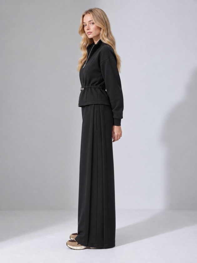 Wide-leg trousers