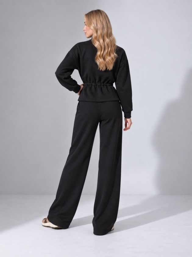 Wide-leg trousers