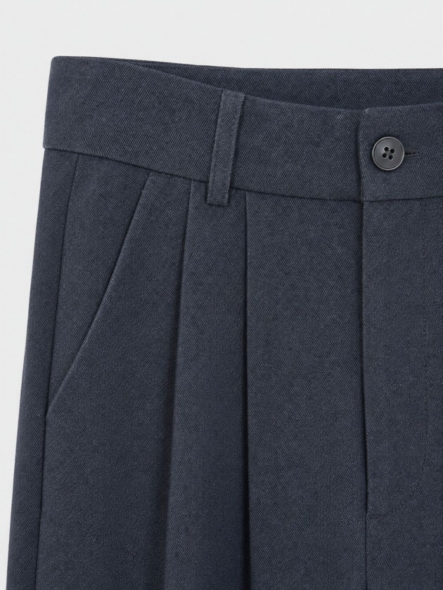 Wide leg pleated trousers
