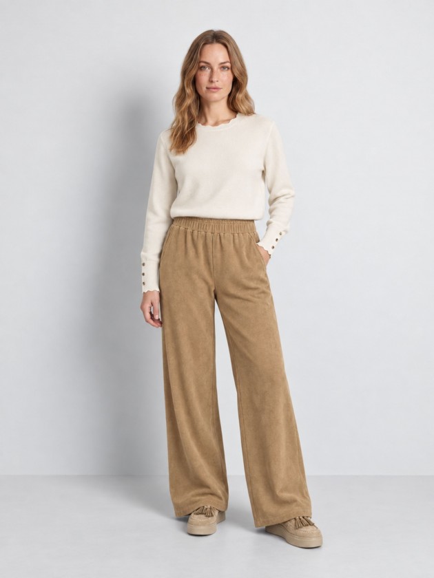 Wide leg pants with elastic waistband.