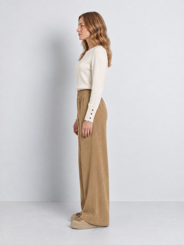 Wide leg pants with elastic waistband.