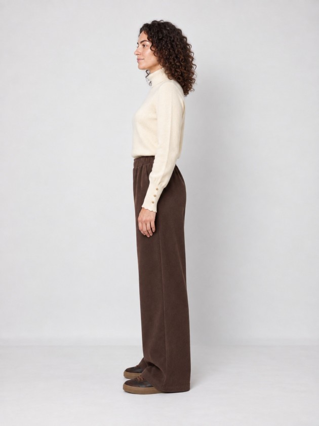 Wide leg pants with elastic waistband.