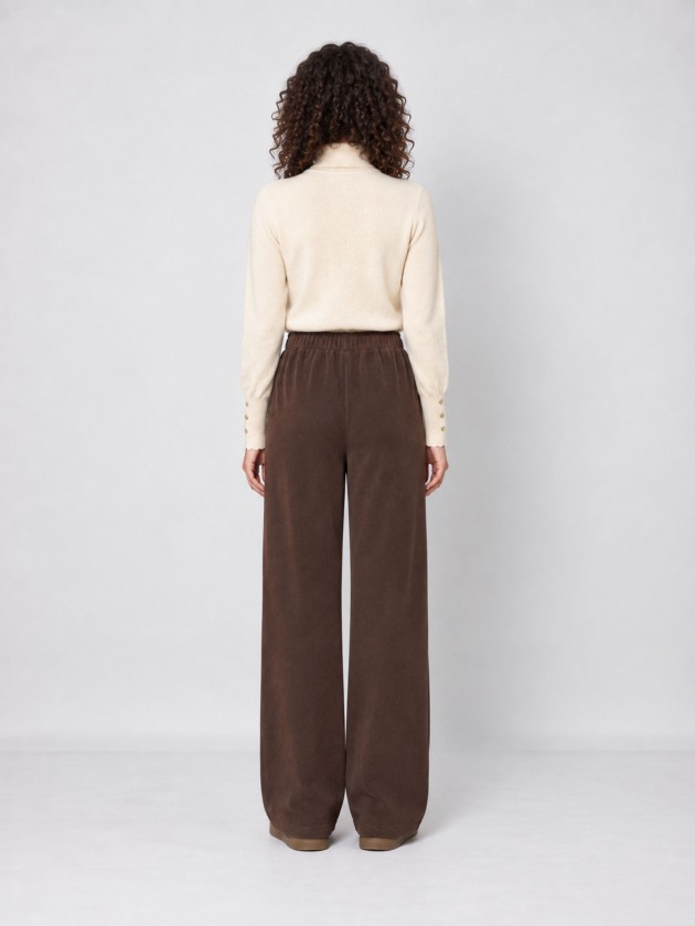 Wide leg pants with elastic waistband.