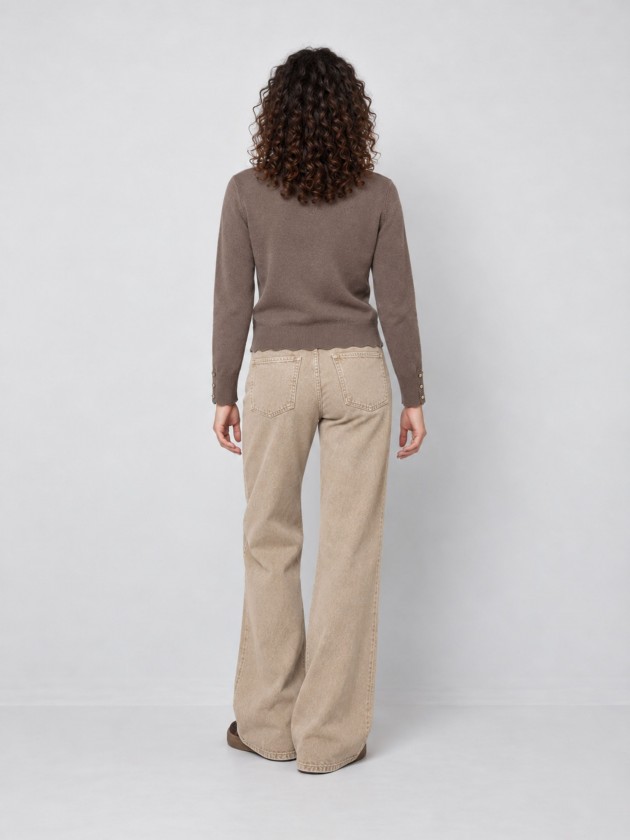 Knitted sweater with buttons