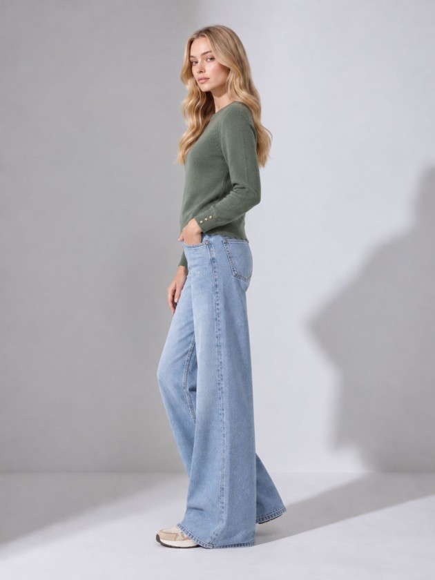 Knitted sweater with buttons