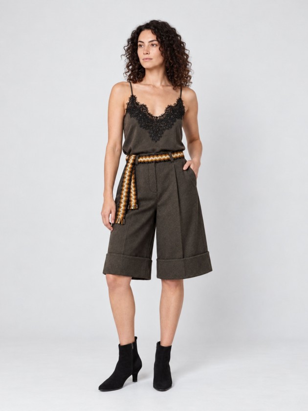 Bermuda shorts with belt