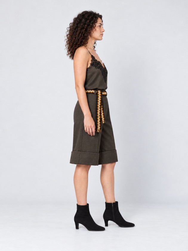 Bermuda shorts with belt