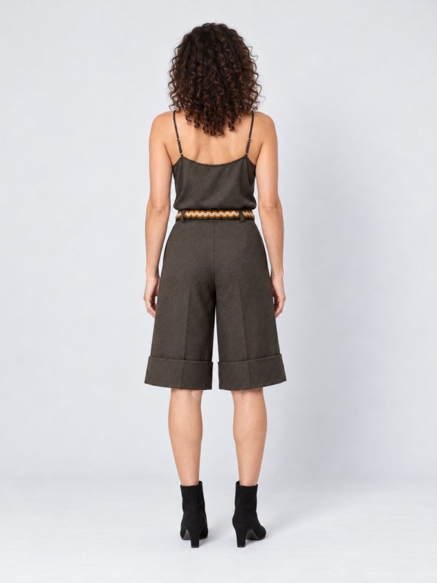 Bermuda shorts with belt