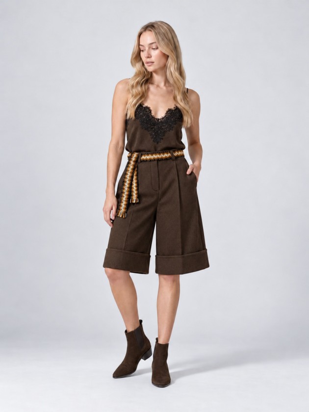 Bermuda shorts with belt
