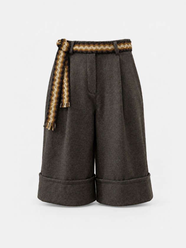 Bermuda shorts with belt