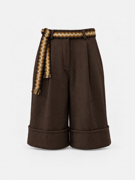 Bermuda shorts with belt