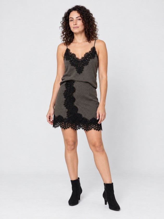 Short wrap skirt with lace