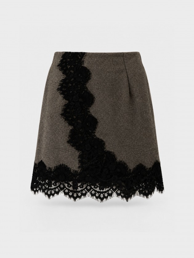 Short wrap skirt with lace