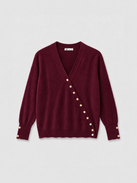 Knitted coeur cache with gold buttons.